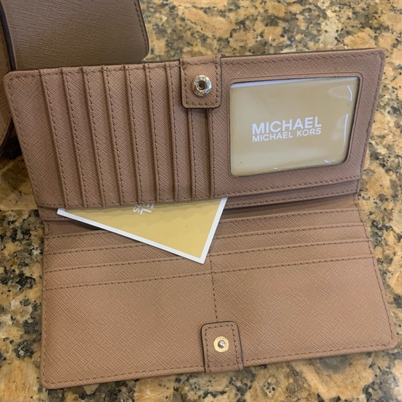 MK Selma MD Satchel with matching wallet - Picture 8 of 12